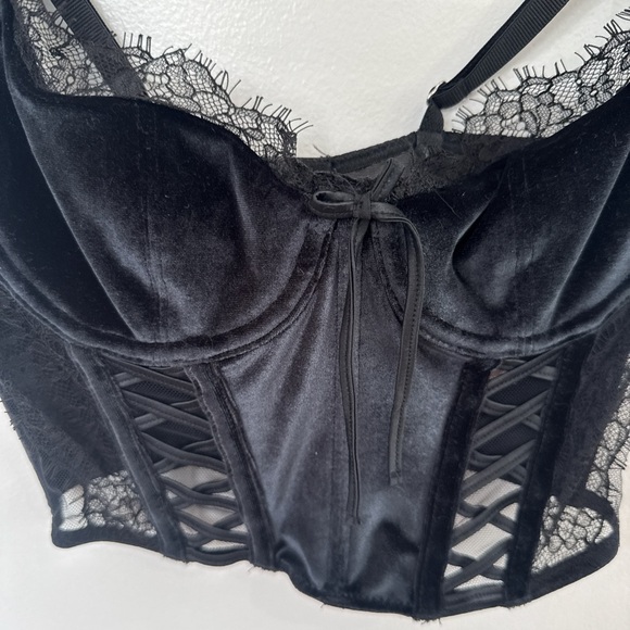 NWT Victoria’s Secret velvet black lace corset whimsigoth festival bustier XS - Picture 2 of 6